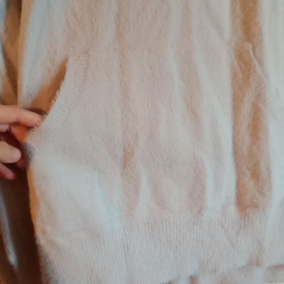 Sweater - Picture 4 of 4